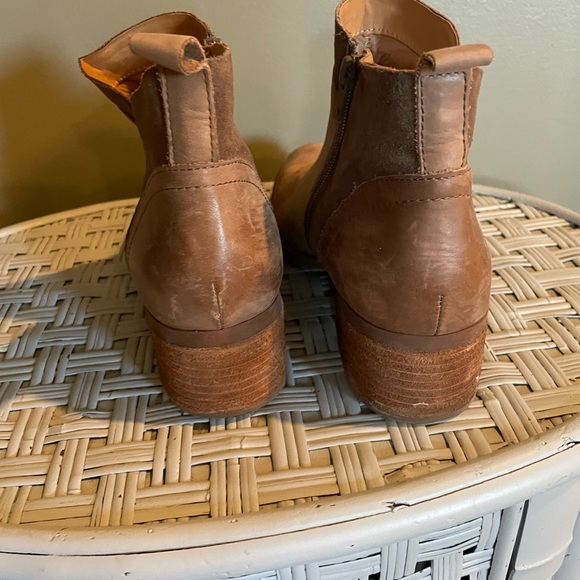 Kork-ease size 10. They are 2 toned leather. Hardly worn ankle boots - Picture 3 of 4